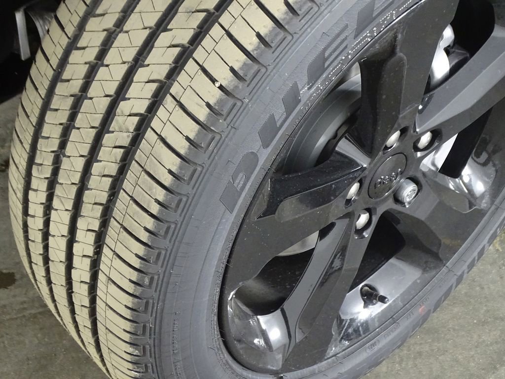 New 2025 Jeep Grand Cherokee Altitude image 41