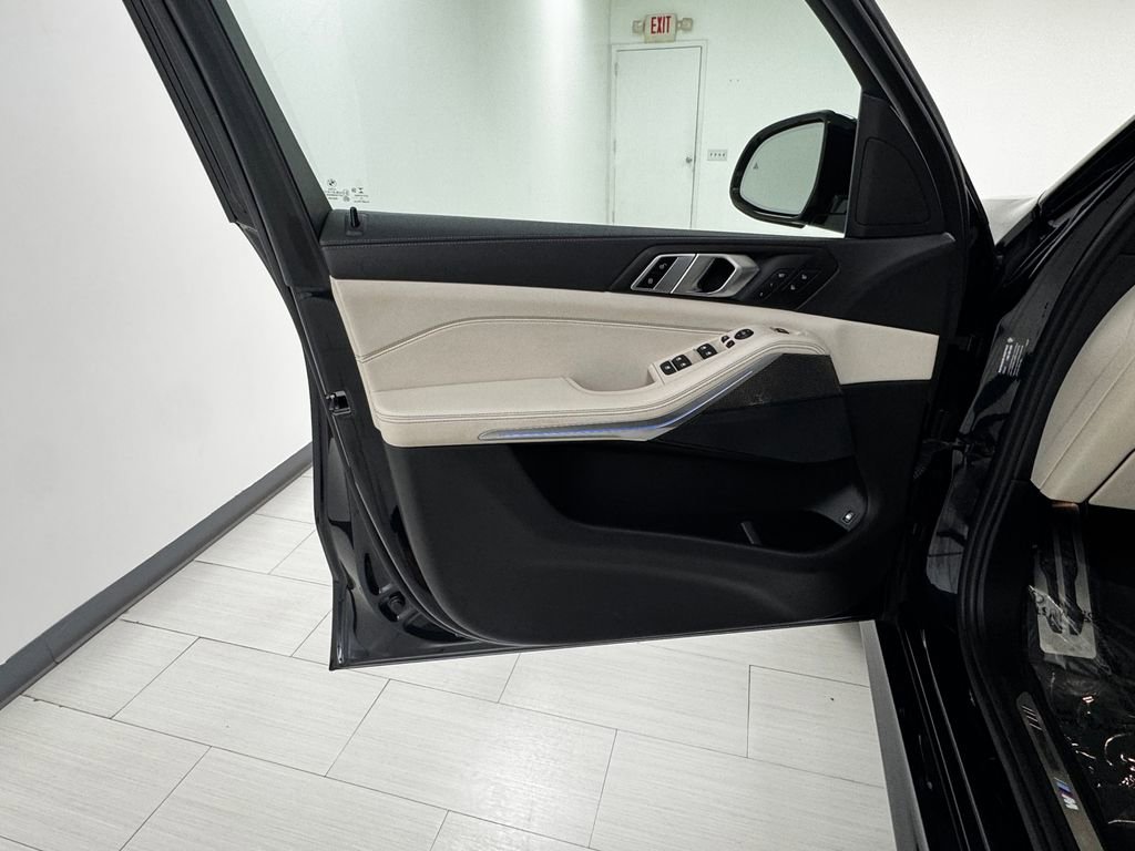 Used 2022 BMW X5 xDrive45e w/ M Sport Package image 9