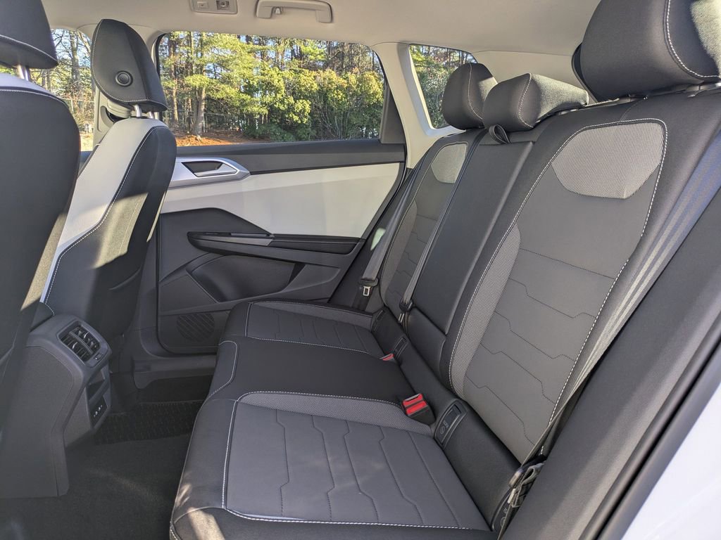 New 2026 Volkswagen Taos SE image 14