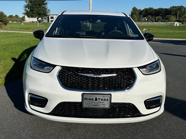 Used 2025 Chrysler Pacifica Select FWD image 4