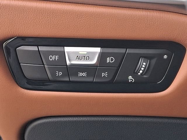 Used 2025 BMW M3 image 8