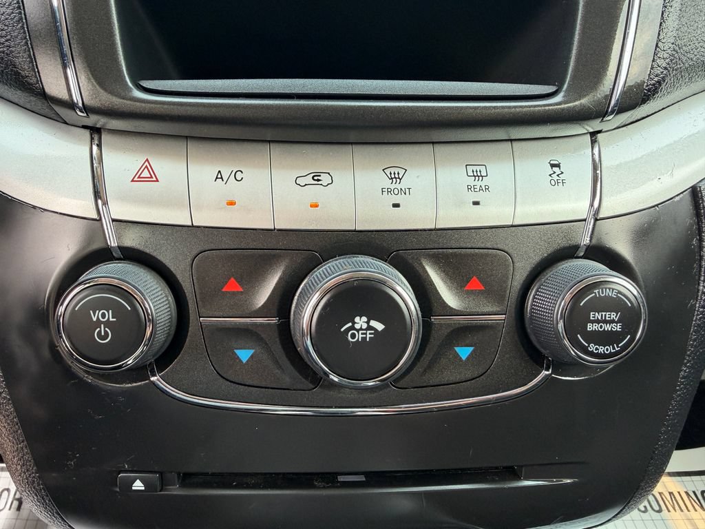 Used 2019 Dodge Journey SE w/ Premium Group FWD image 7