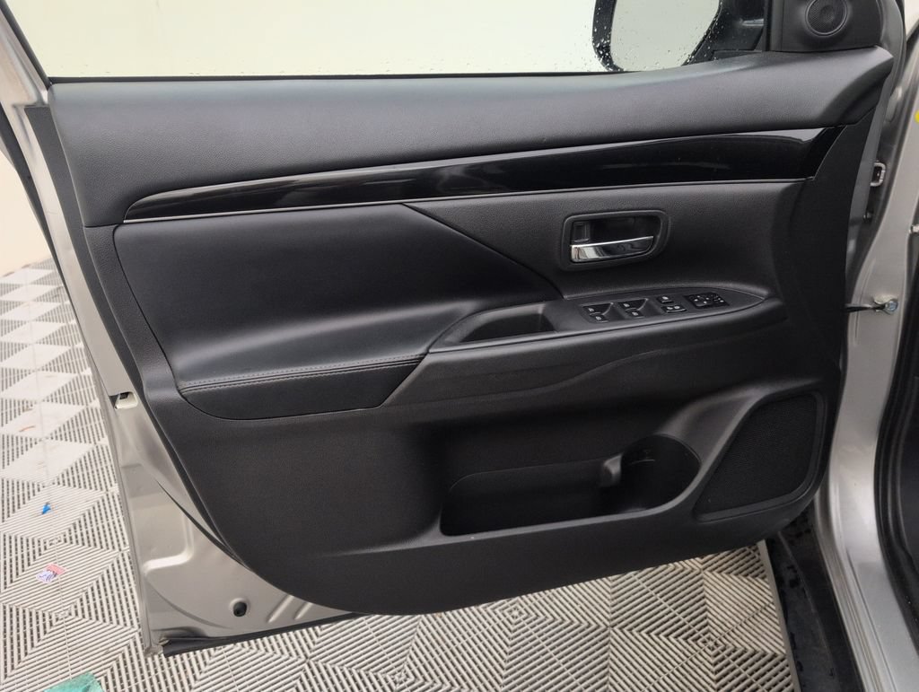 Used 2019 Mitsubishi Outlander SE FWD image 30