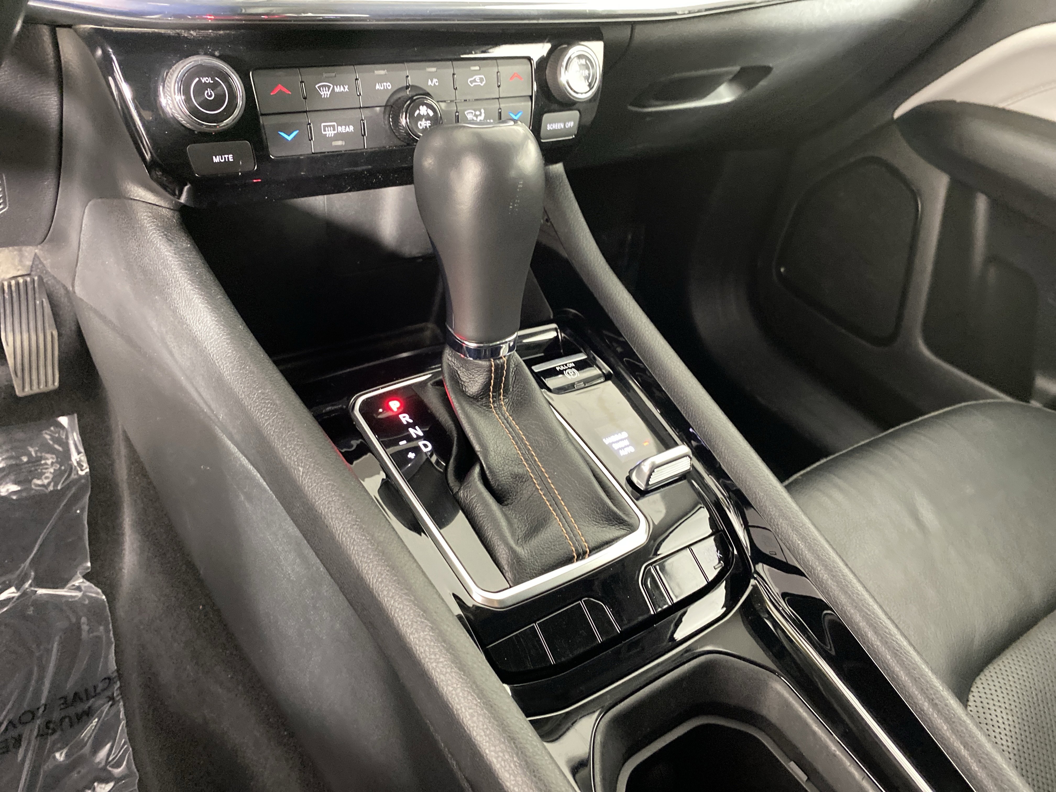 Used 2022 Jeep Compass Limited image 28