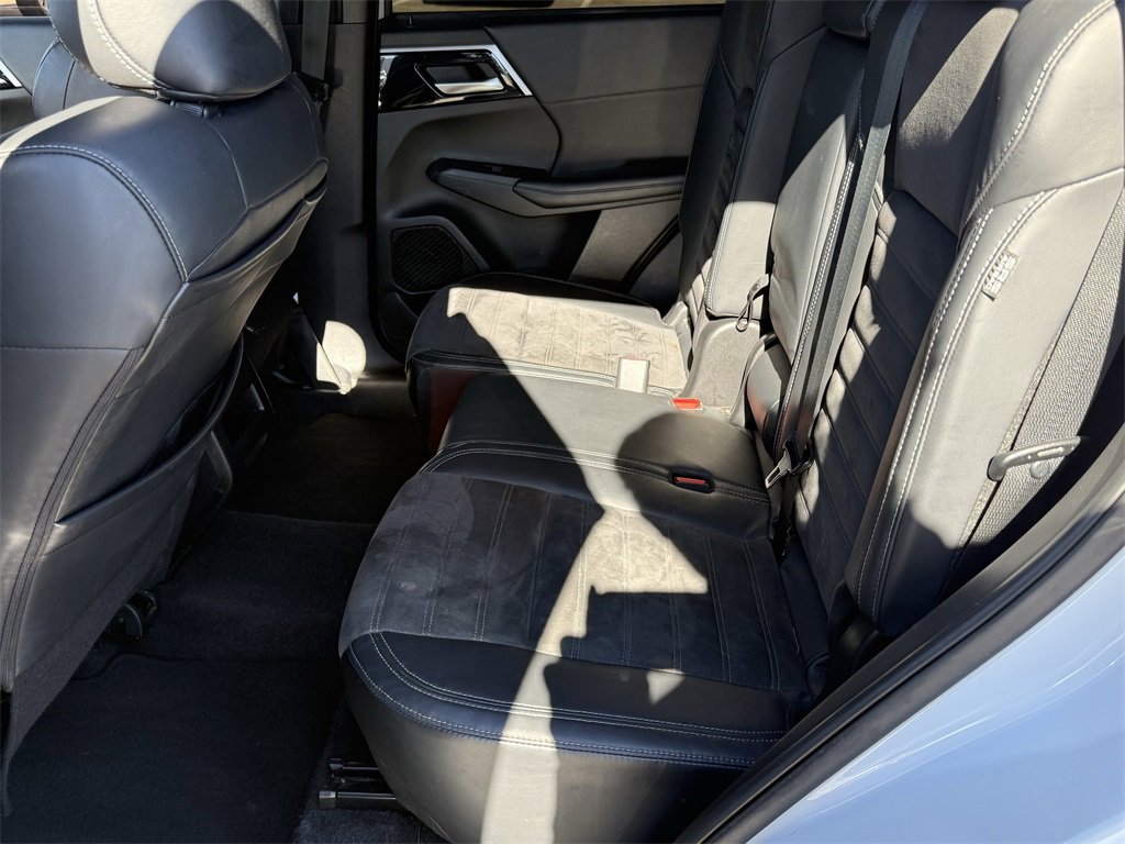 Used 2023 Mitsubishi Outlander SE image 25