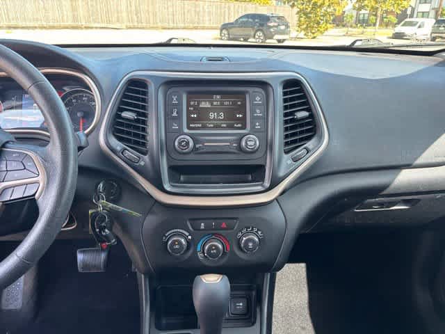 Used 2018 Jeep Cherokee Latitude FWD image 18