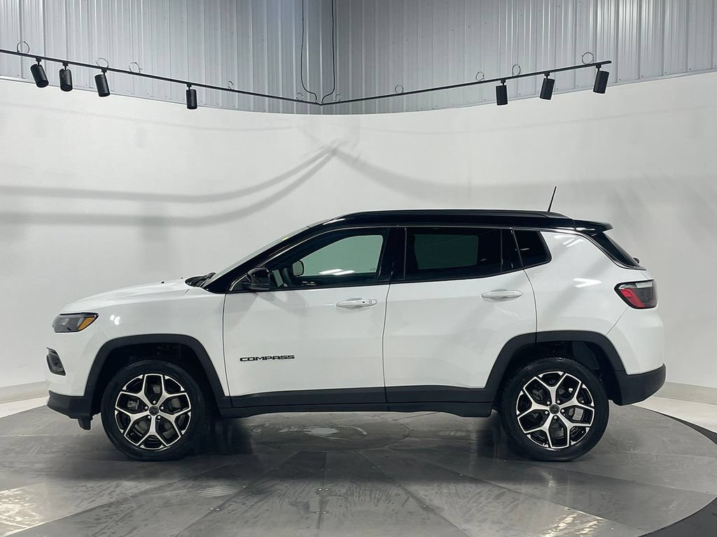 Used 2026 Jeep Compass Limited AWD/4WD image 14