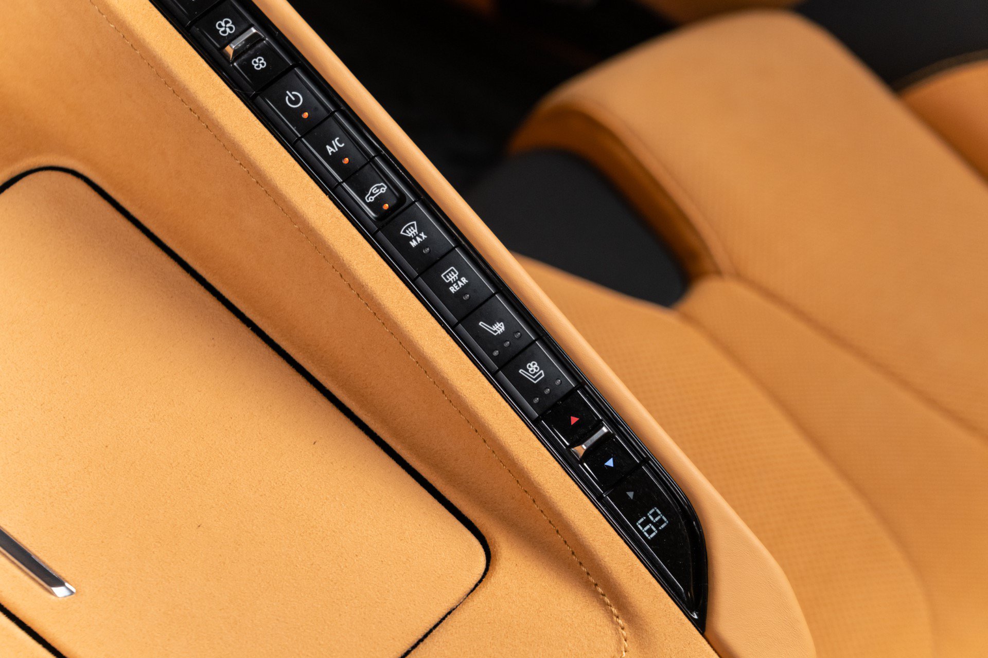 Used 2023 Chevrolet Corvette Stingray Premium Conv w/ Z51 Performance Package RWD image 46