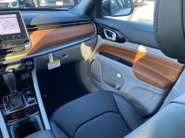 New 2024 Jeep Compass Limited w/ Elite Group image 38