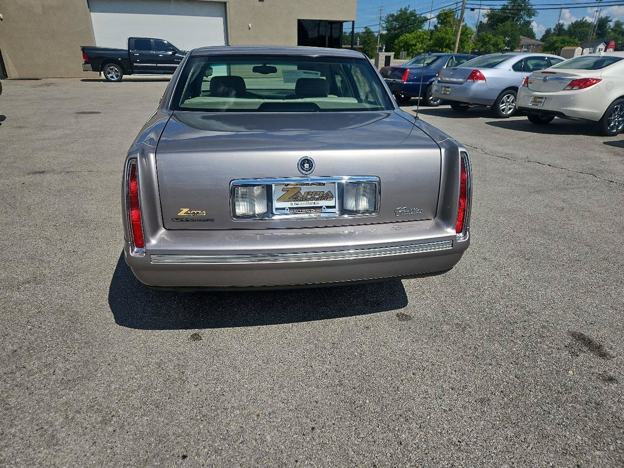 Used 1998 Cadillac De Ville FWD image 3