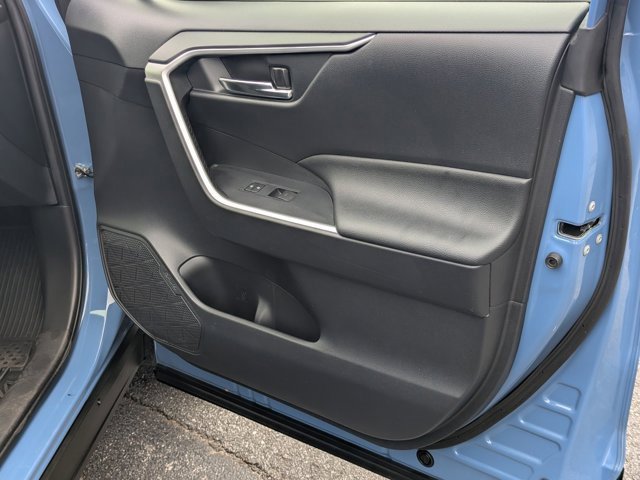 Used 2023 Toyota RAV4 SE image 13