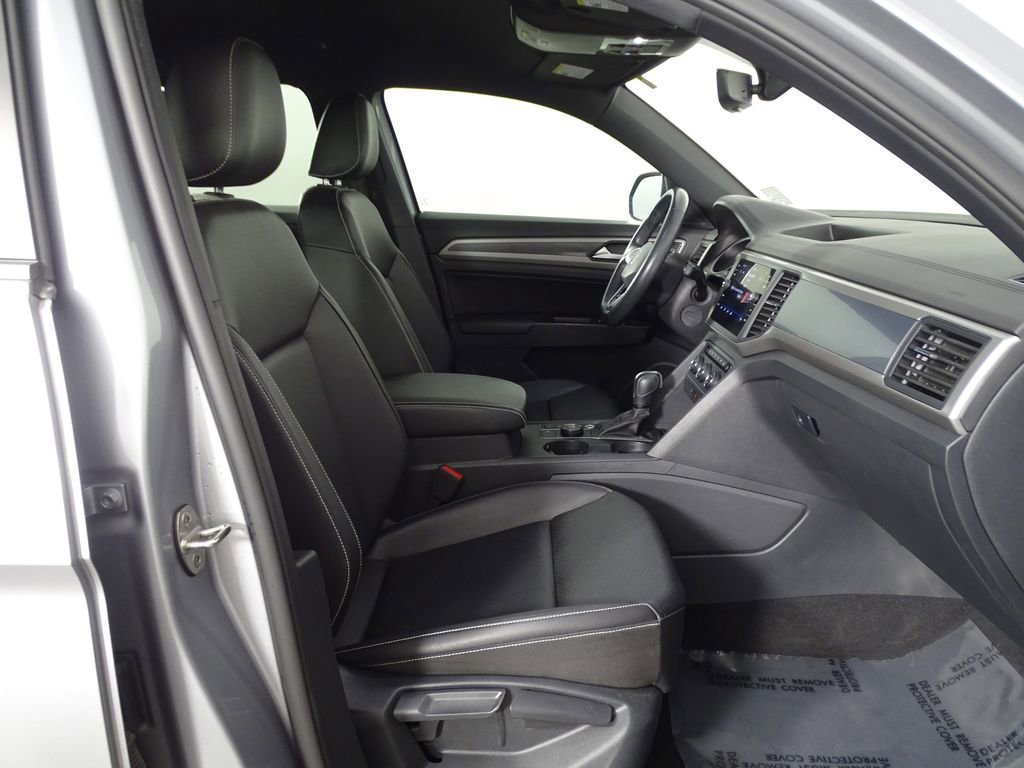 Used 2020 Volkswagen Atlas Cross Sport SE w/ Towing Package image 14