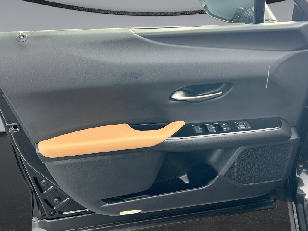 Used 2024 Lexus UX 250h FWD w/ Premium Package image 16