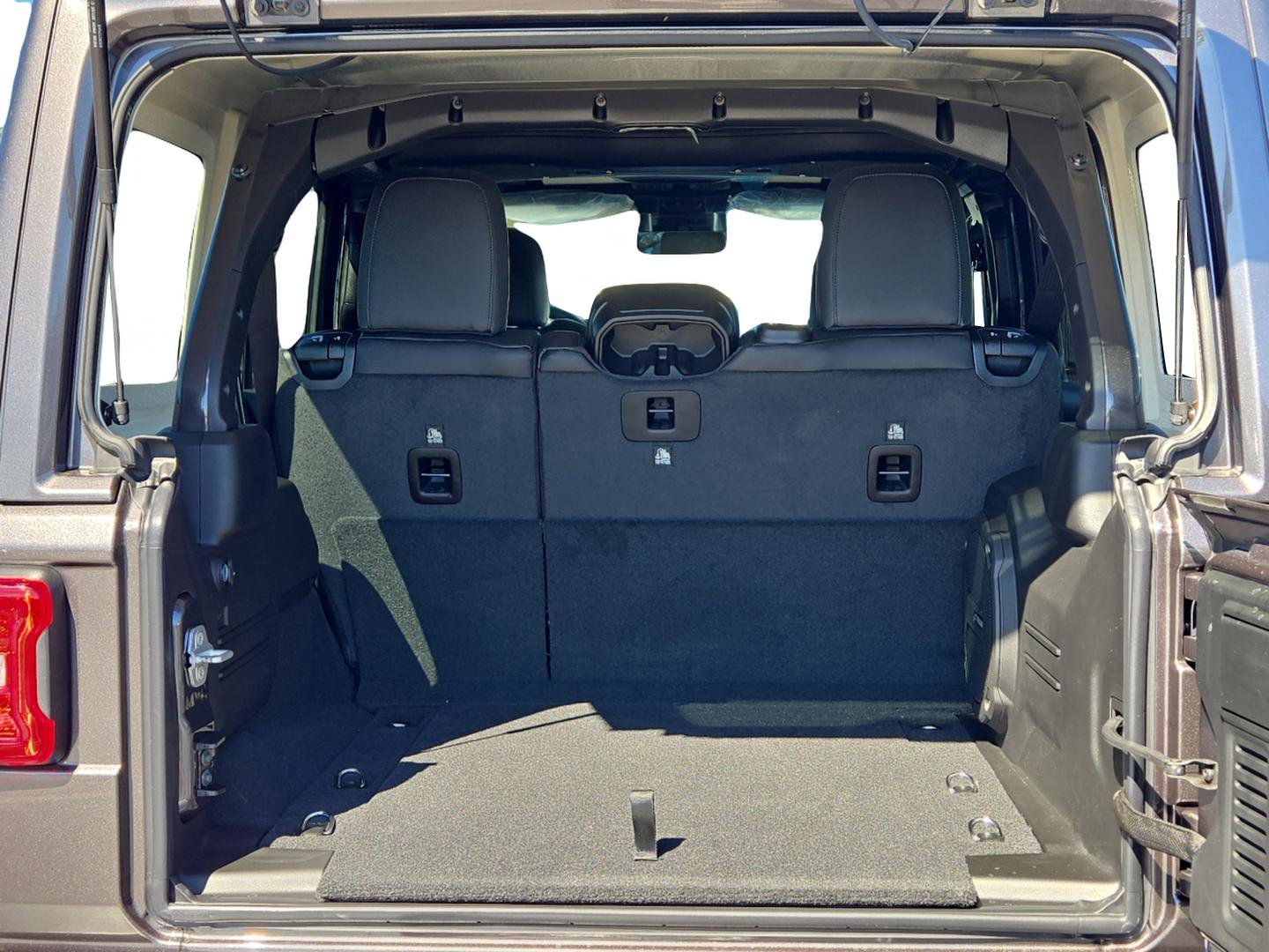New 2026 Jeep Wrangler Unlimited Sahara AWD/4WD image 10