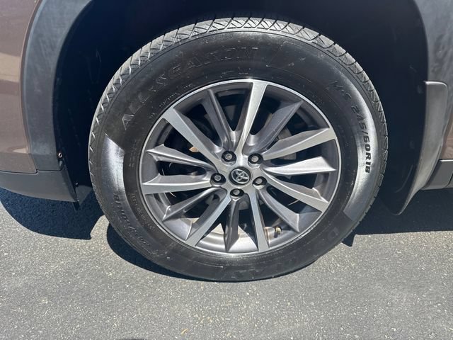 Used 2019 Toyota Highlander XLE AWD/4WD image 10