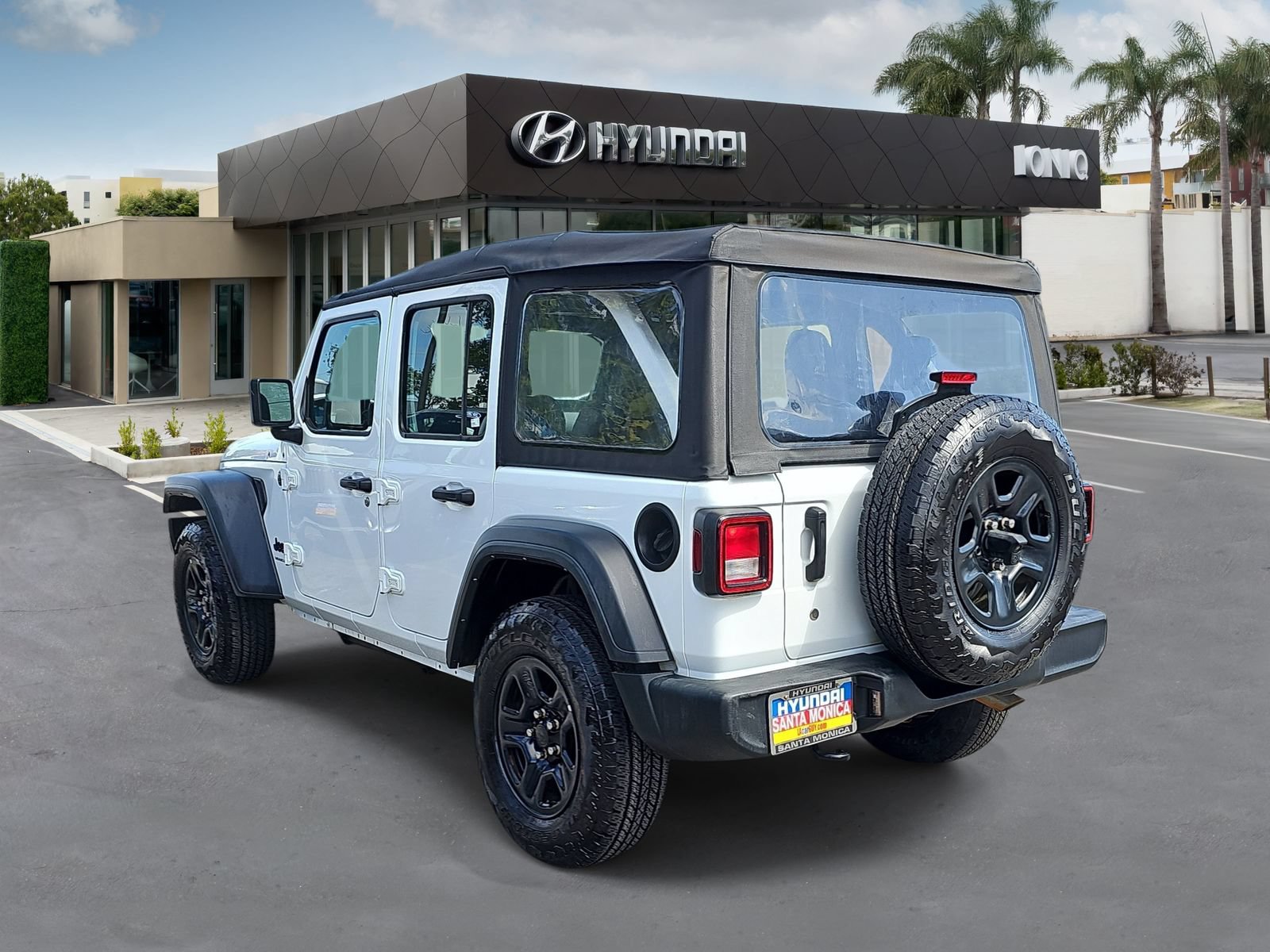 Used 2023 Jeep Wrangler Unlimited Sport AWD/4WD image 5