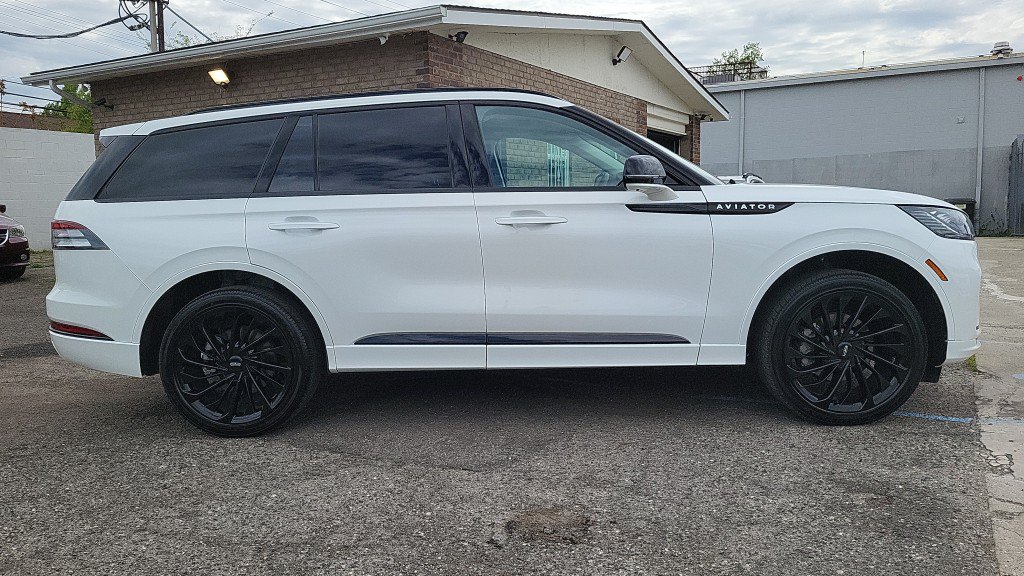 Used 2025 Lincoln Aviator Reserve w/ Jet Appearance Package AWD/4WD image 6