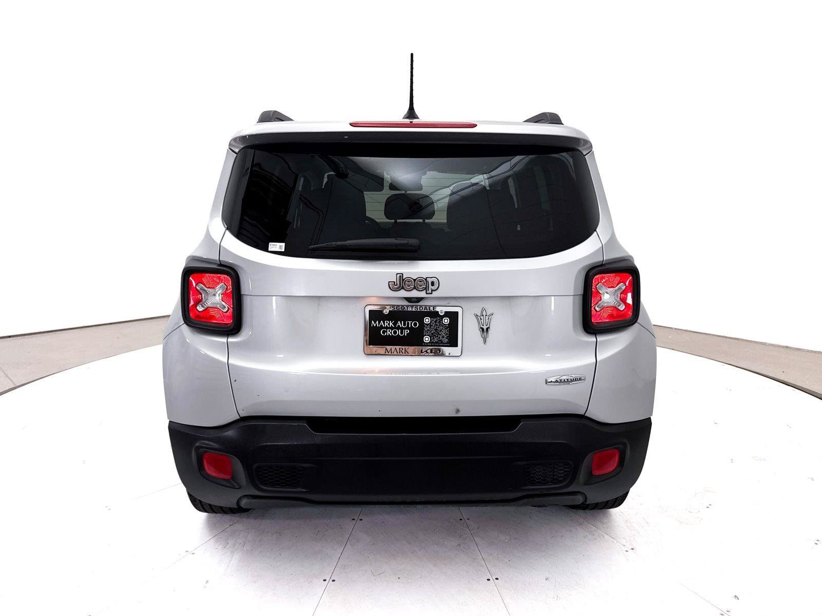 Used 2015 Jeep Renegade Latitude FWD image 14