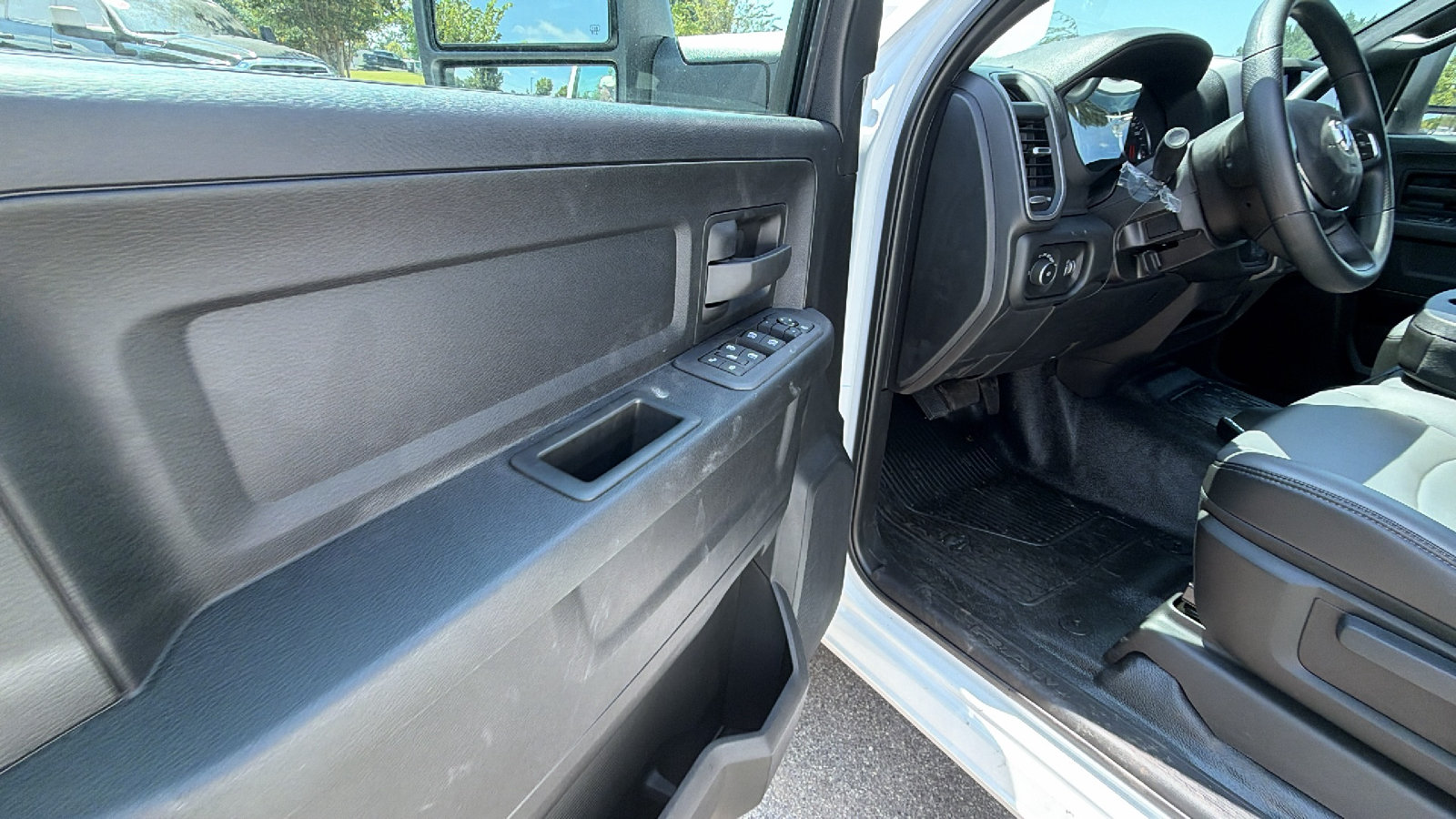 New 2026 RAM 4500 Tradesman w/ Chrome Appearance Group AWD/4WD image 17