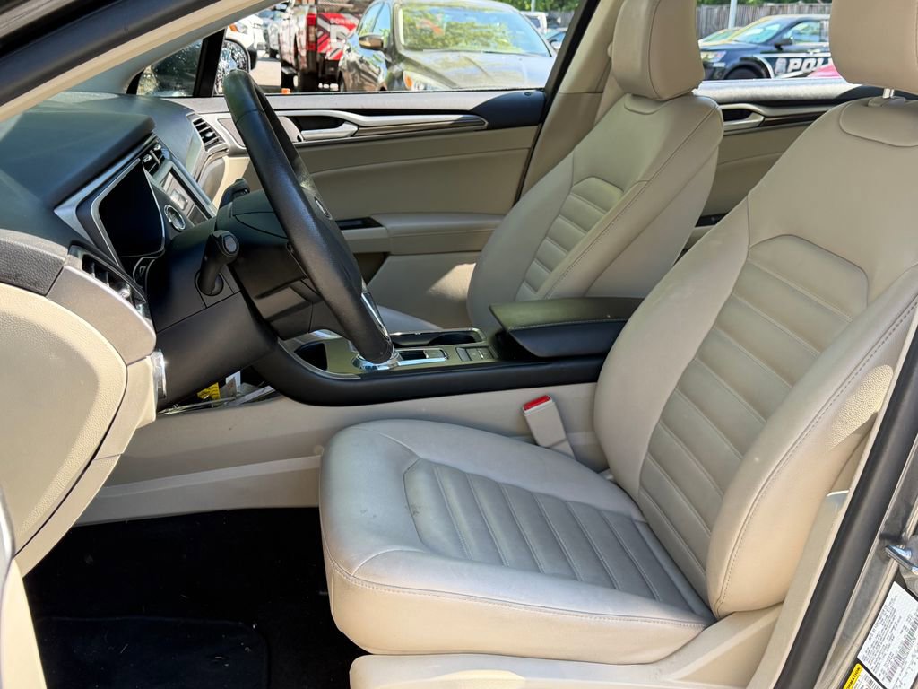 Used 2020 Ford Fusion SEL FWD image 19