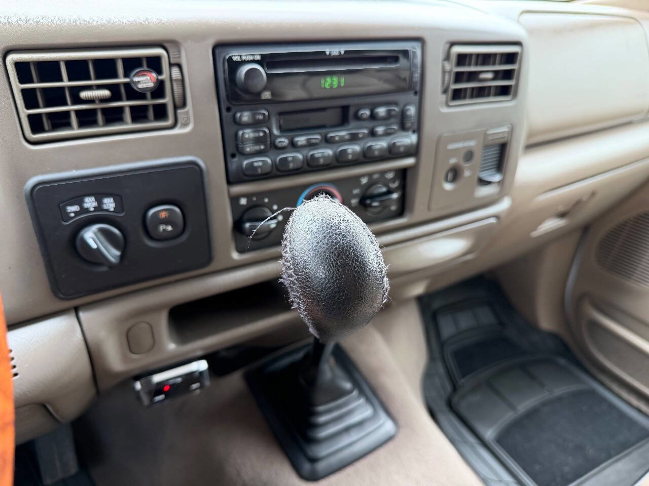 Used 2002 Ford F250 Lariat image 10