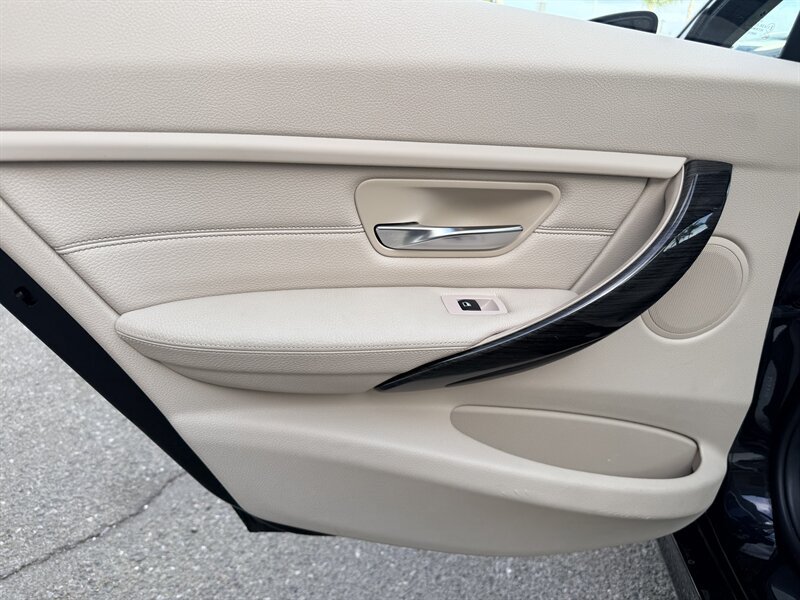 Used 2012 BMW 328i Sedan RWD image 23