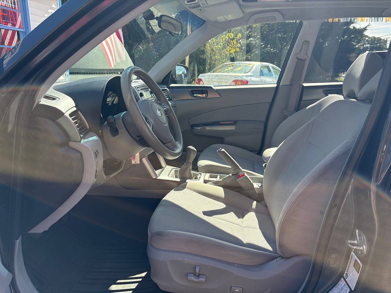 Used 2012 Subaru Forester 2.5X Premium w/ All-Weather Pkg AWD/4WD image 11