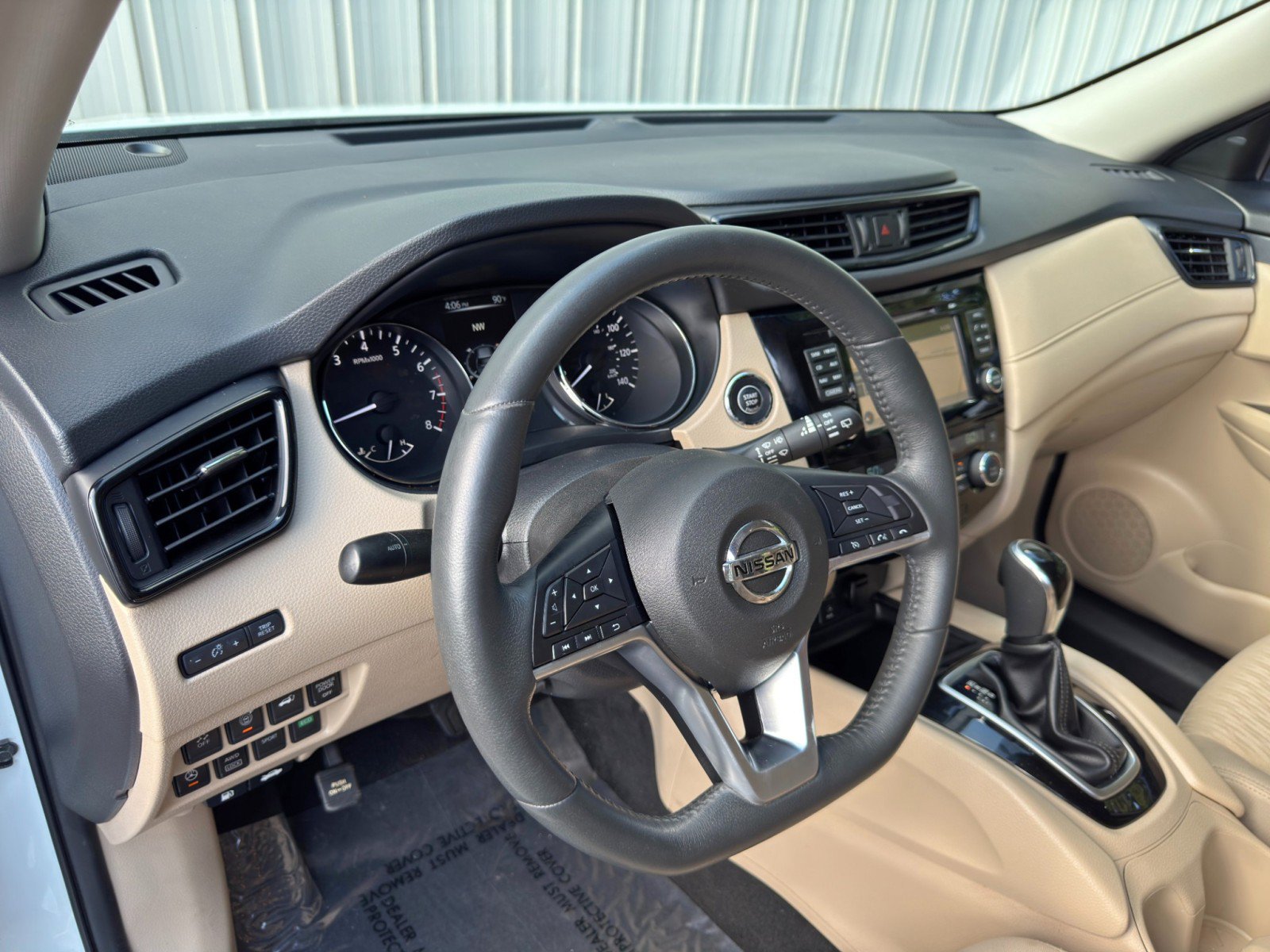 Used 2017 Nissan Rogue SV w/ SV Premium Package AWD/4WD image 12