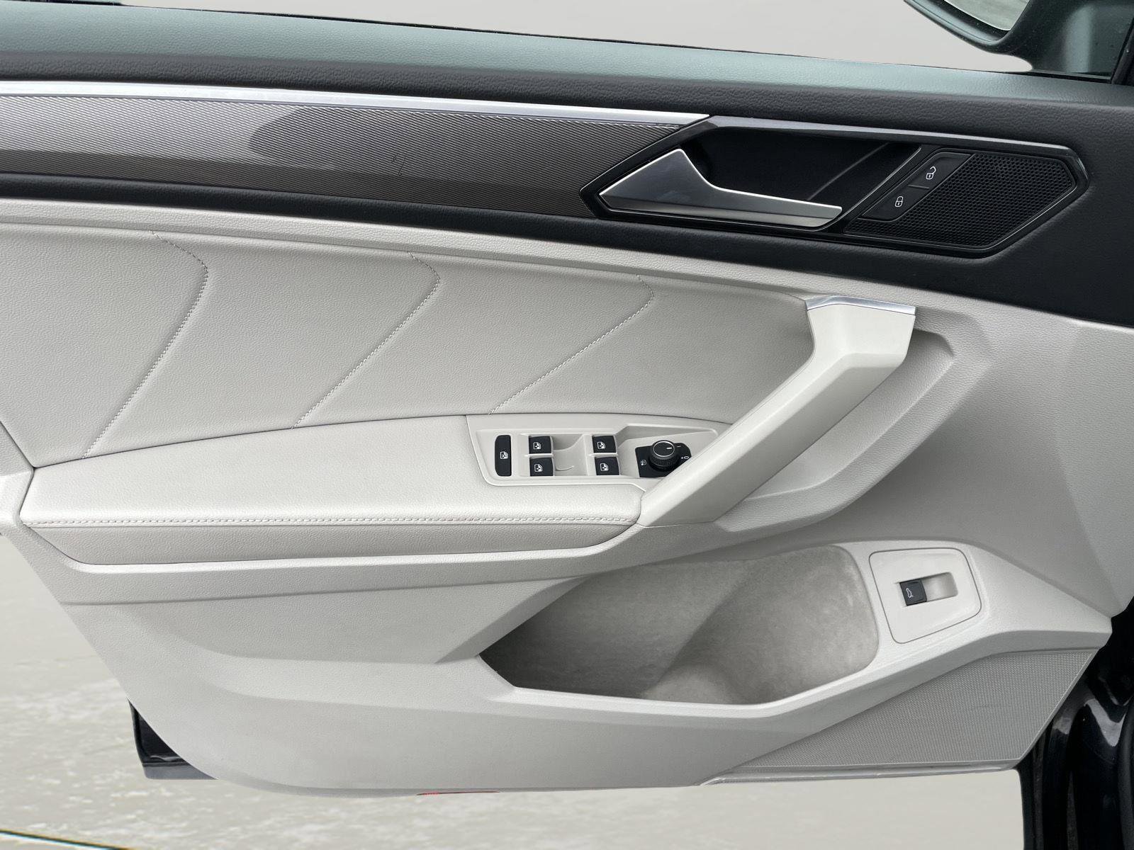 Used 2023 Volkswagen Tiguan SE R-Line image 23