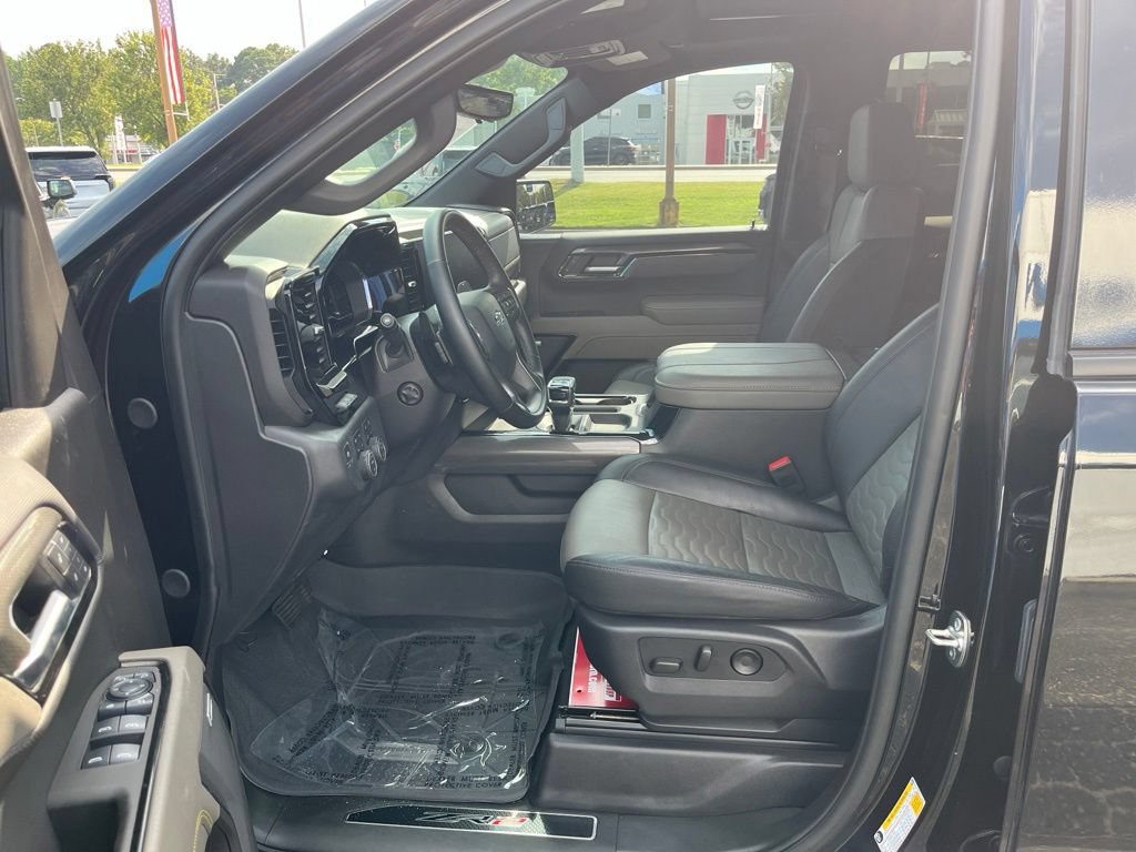 Used 2025 Chevrolet Silverado 1500 ZR2 w/ Technology Package AWD/4WD image 44