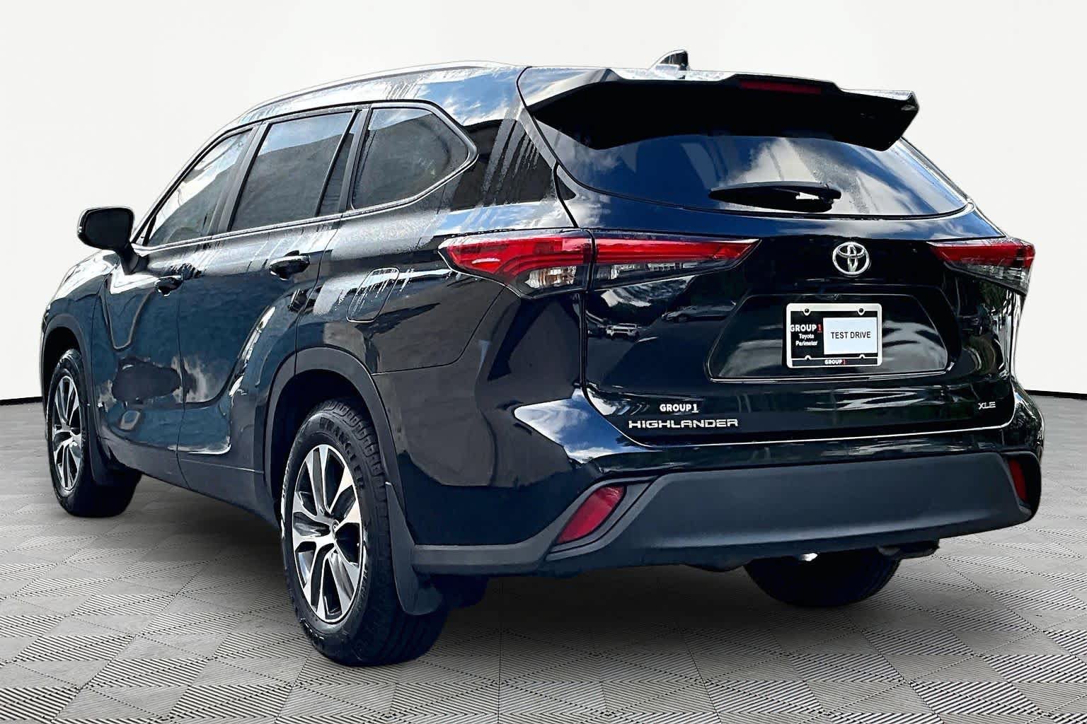 Used 2023 Toyota Highlander XLE FWD image 12