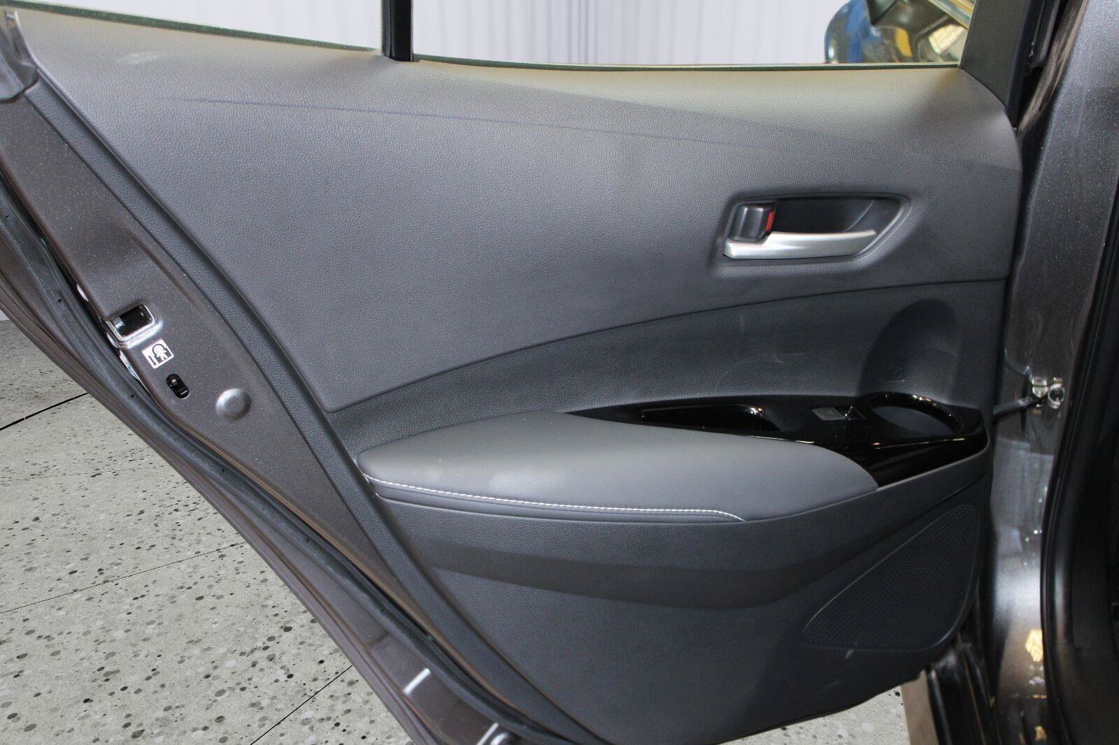 Used 2021 Toyota Corolla XSE FWD image 43