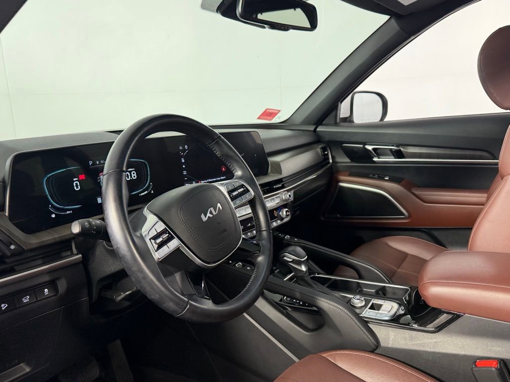 Used 2024 Kia Telluride EX w/ EX Captain's Chair Package FWD image 22