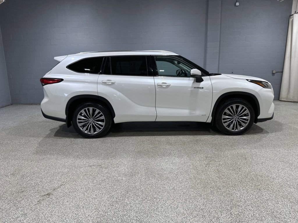 Certified 2020 Toyota Highlander Platinum AWD/4WD image 3
