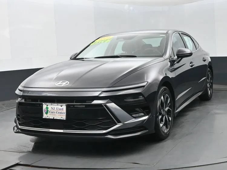 Used 2024 Hyundai Sonata SEL FWD image 1