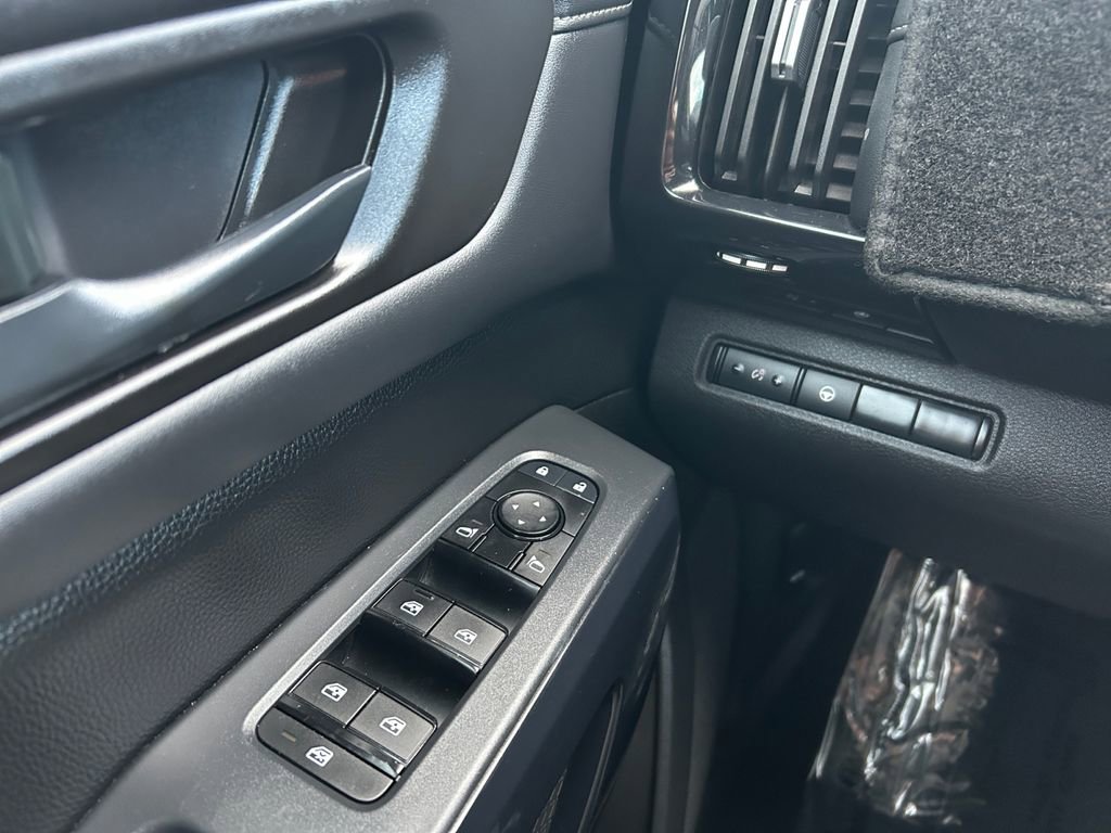 Used 2024 Nissan Pathfinder SV image 18