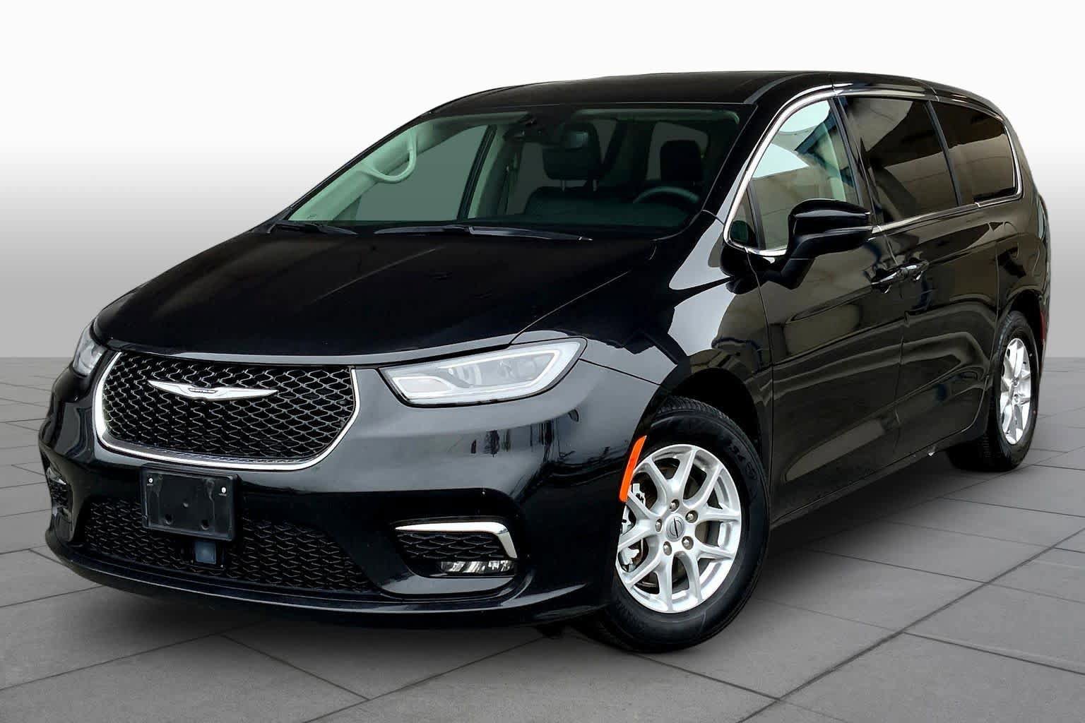 Used 2023 Chrysler Pacifica Touring-L FWD image 1