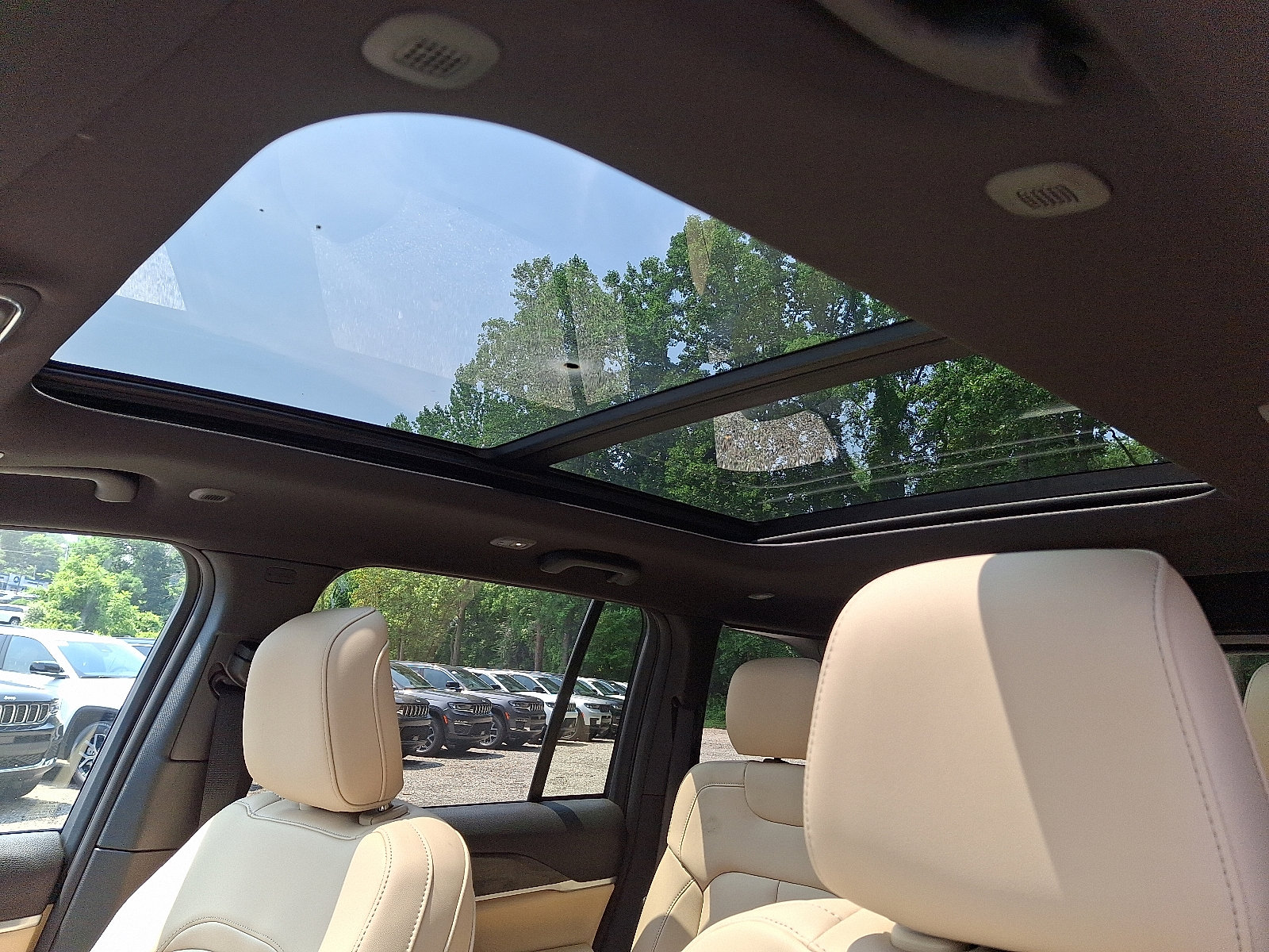 New 2025 Jeep Grand Cherokee Limited image 9