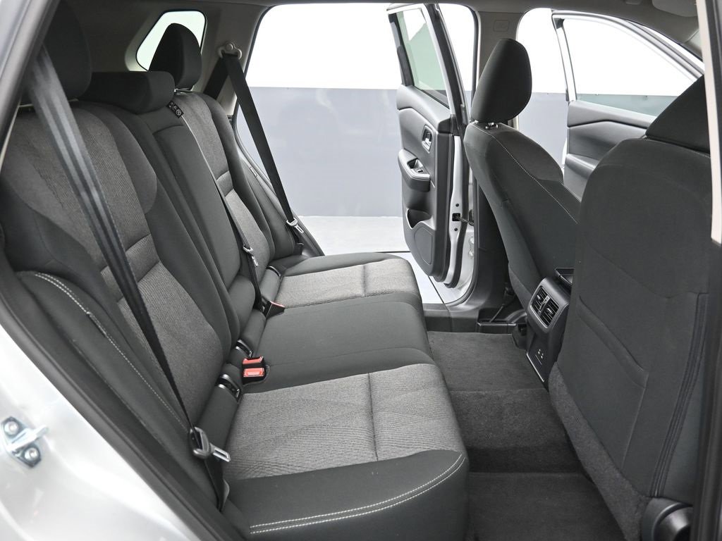 Used 2025 Nissan Rogue SV image 10