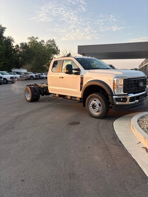 New 2027 Ford F550 4x4 Supercab Super Duty w/ XL Chrome Package image 3
