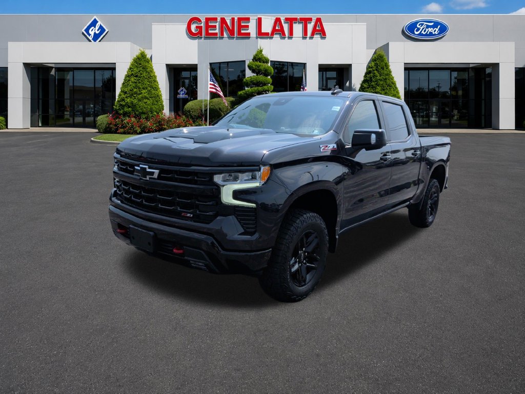Used 2023 Chevrolet Silverado 1500 LT Trail Boss w/ LT Trail Boss Premium Package AWD/4WD image 3
