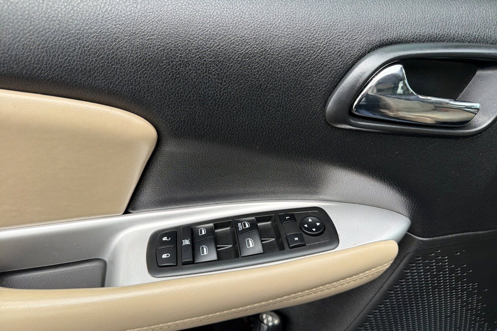 Used 2018 Dodge Journey SE FWD image 13