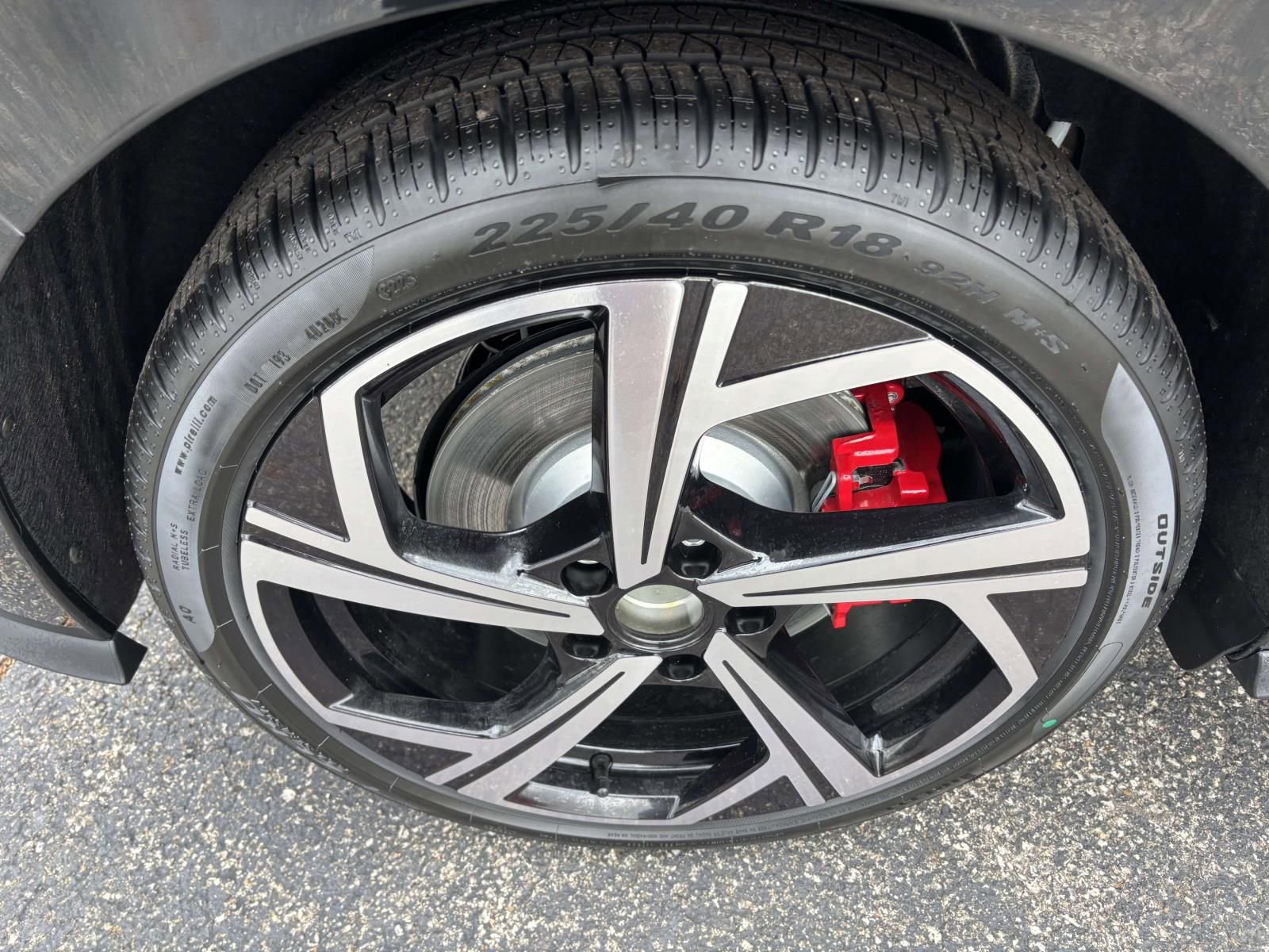 New 2026 Volkswagen GTI SE FWD image 10
