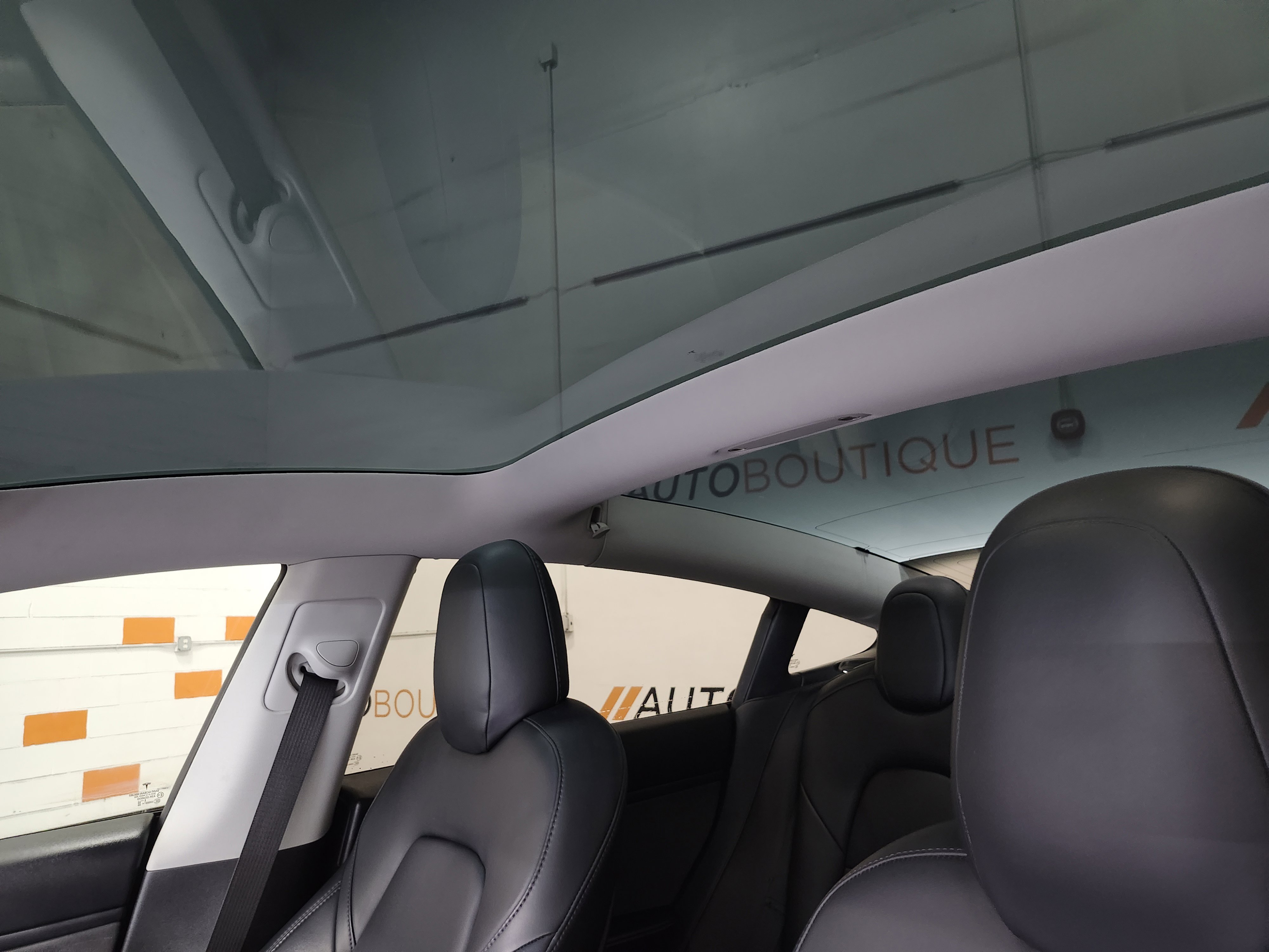 Used 2019 Tesla Model 3 Standard Range image 2