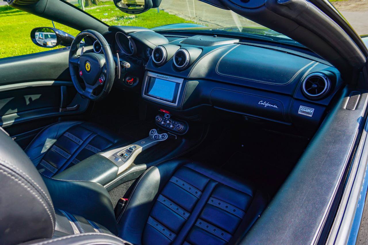 Used 2011 Ferrari California RWD image 40
