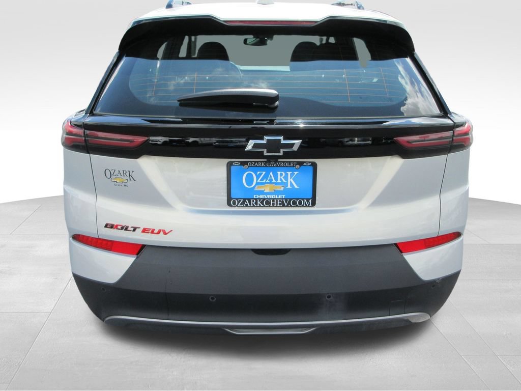 Certified 2023 Chevrolet Bolt EUV LT w/ Convenience Package FWD image 4