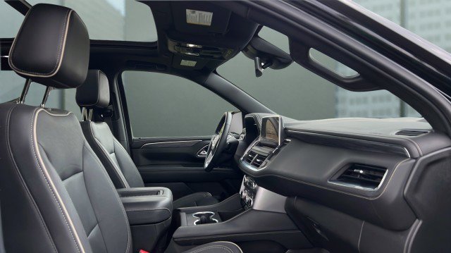 Used 2023 GMC Yukon XL SLT w/ SLT Luxury Package image 13