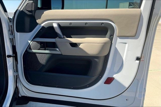 Used 2022 Land Rover Defender 90 X-Dynamic S image 29