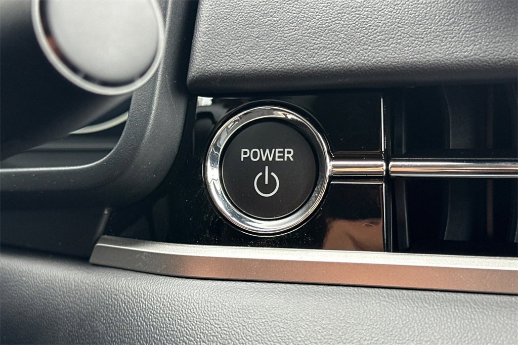 New 2025 Mitsubishi Outlander SE image 22