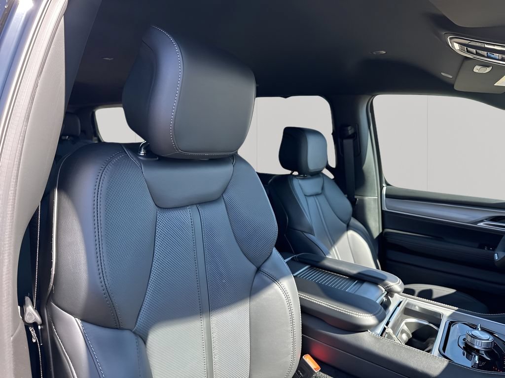 New 2026 Jeep Grand Wagoneer Limited w/ Convenience Group I AWD/4WD image 18